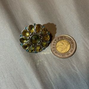 00s shiny green floral rhinestone ring size 6-7